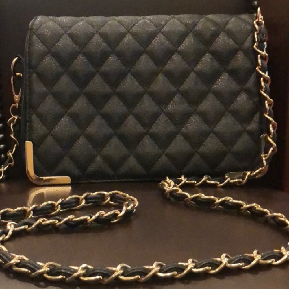 🥨 Quilted crossbody with chain strap